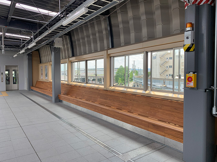 JR梅小路京都西駅・ベンチ