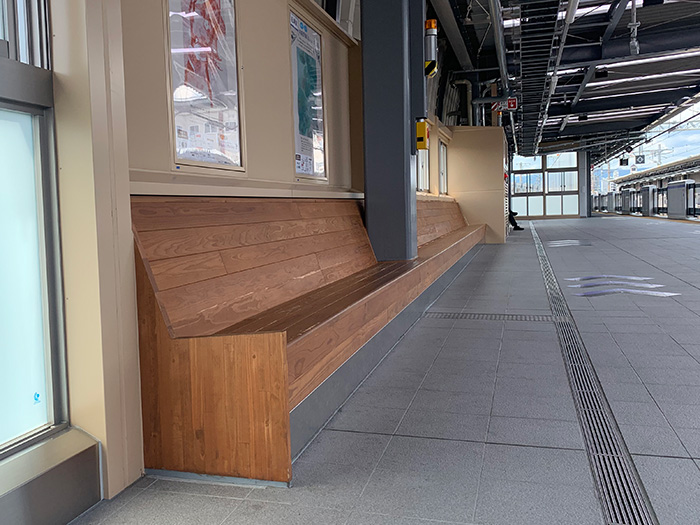 JR梅小路京都西駅・ベンチ